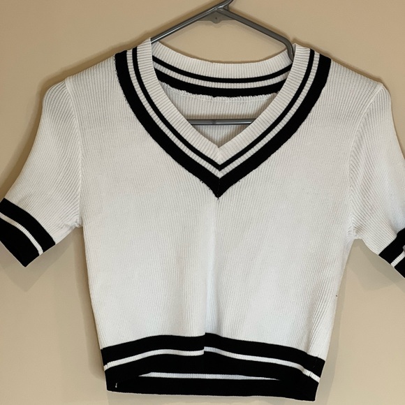 Dazy contrast trim ribbed knit top - Picture 3 of 4